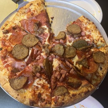 Cuivre River Pizza - Carnivore 12" pizza - Pizza Near Me - Moscow Mills, Missouri