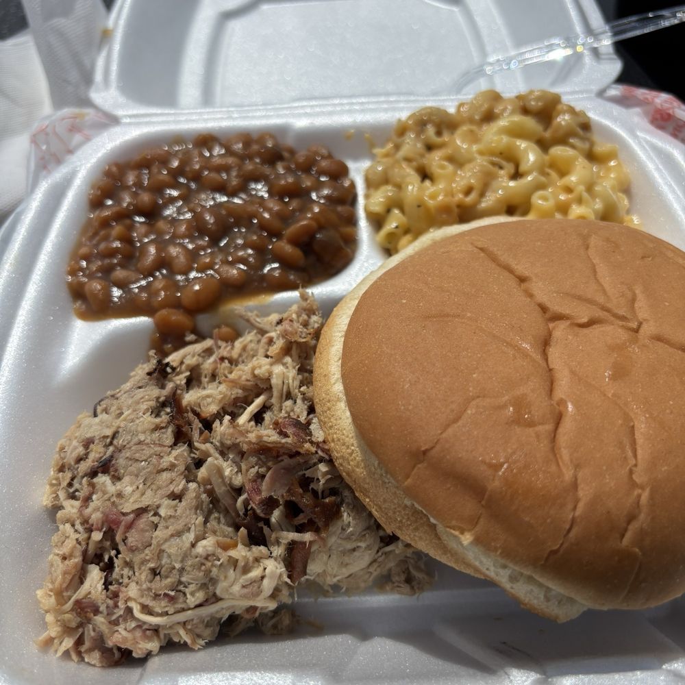 KC Finn's - Pulled pork plate with baked beans and mac & cheese - Barbeque Near Me - Jackson, Tennessee KC Finn's - Pulled pork plate with baked beans and mac & cheese - Barbeque Near Me - Jackson, Tennessee