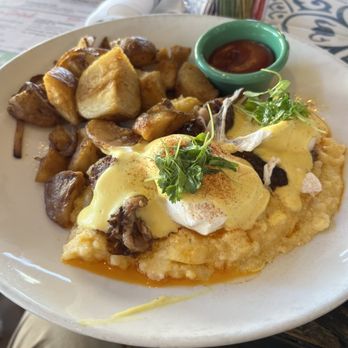 Farmer's Table - Short Rib Benedict - New American Near Me - La Mesa, California