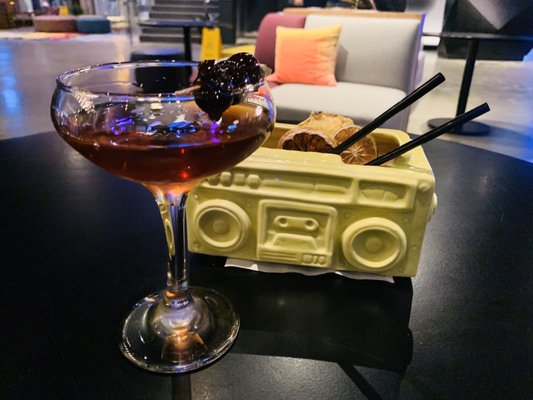 W XYZ Bar by null