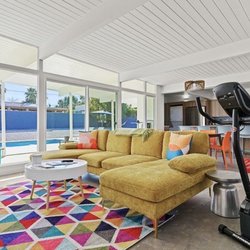 Deja Blue Vacation Rentals & Management