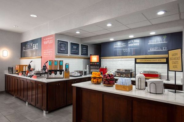 Hampton Inn & Suites El Paso-Airport by null