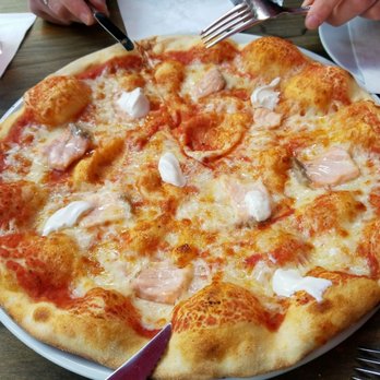 Oase Coctailbar - Creme friesh and salmon pizza. - Italian Near Me - Berlin, BE Oase Coctailbar - Creme friesh and salmon pizza. - Italian Near Me - Berlin, BE