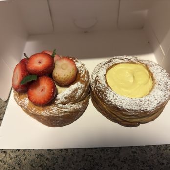 Daan Go Cake Lab - The Strawberry & Cream Croissant and Cheese Tart - Desserts Near Me - Richmond, British Columbia Daan Go Cake Lab - The Strawberry & Cream Croissant and Cheese Tart - Desserts Near Me - Richmond, British Columbia