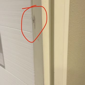 Holiday Inn Cincinnati-Riverfront - Dirty doorjam. - Hotels Near Me - Covington, Kentucky