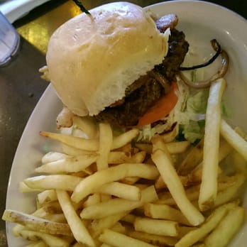 Pipeline Grill - Burgwr and fries - Pizza Near Me - Baytown, Texas