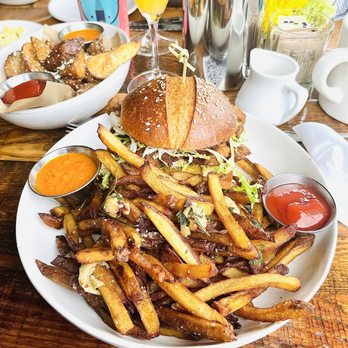 Le Coin - Crispy Fried Chicken Sandwich - Seafood Near Me - Seattle, Washington