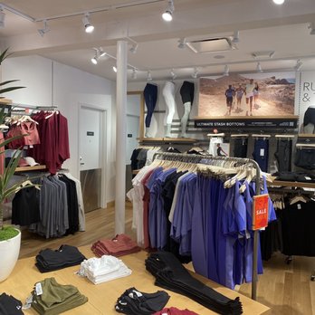 Athleta - Women's Clothing Near Me - Carmel-by-the-Sea, California