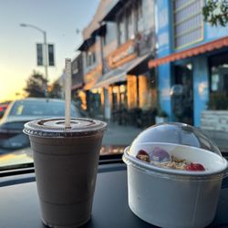 Melrose Squeeze  - Vegan Chocolate and Açaí bowl