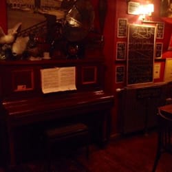 Au Cochon qui Louche - Piano