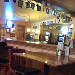 Goble Tavern - Good bar scene. Pool & them gambling machines