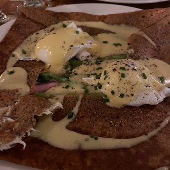 Le Billig - Eggs Benedict on buckwheat crepe - Creperies Near Me - Quebec City, Quebec Le Billig - Eggs Benedict on buckwheat crepe - Creperies Near Me - Quebec City, Quebec
