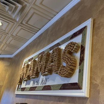 Mama's On the Hill - Decor - Italian Near Me - Saint Louis, Missouri