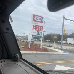 Go Gas - Road sign