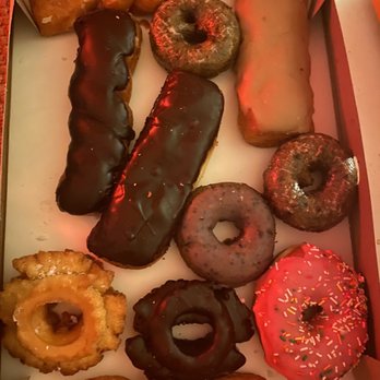 Randy's Donuts - A dozen mixed - Donuts Near Me - Pasadena, California Randy's Donuts - A dozen mixed - Donuts Near Me - Pasadena, California