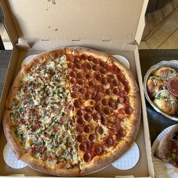 Hella Pie Pizza - Large half and half. Chicken, Bacon, Ranch & Pepperoni!  Garlic Knots - Pizza Near Me - Tracy, California