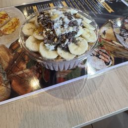 Peanut butter açaí bowl