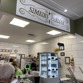 Simkins Parlour - customers at the counter - Cafes Near Me - Sterling, Colorado