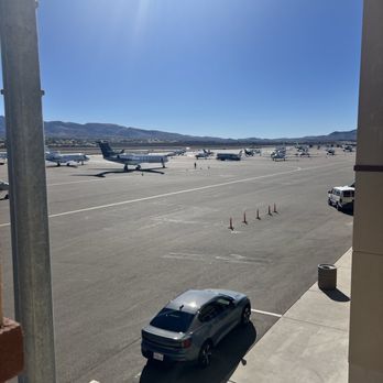 The Landings - Watching planes - American Near Me - Henderson, Nevada The Landings - Watching planes - American Near Me - Henderson, Nevada