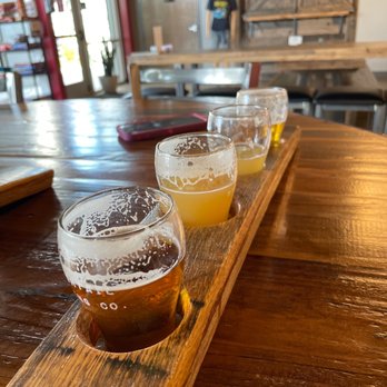 Roughtail Brewing - Beer flight (samples) - Brewpubs Near Me - Oklahoma City, Oklahoma