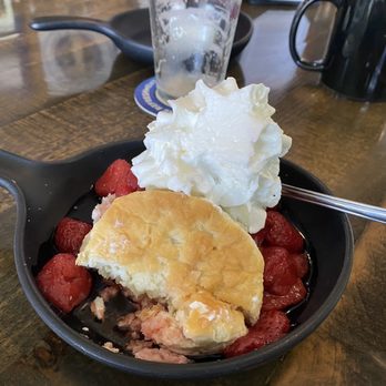 Road Hawg BBQ Swine Dining - Strawberry shortcake - Food Trucks Near Me - Gorham, New Hampshire