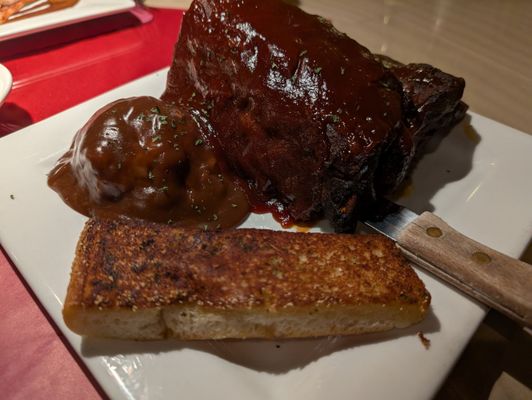 Ichabod's Lounge and Restaurant by null