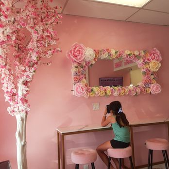 QTea Boba - Very cute interior - Bubble Tea Near Me - SACRAMENTO, California