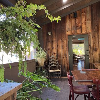 Horn O Plenty - enclosed patio - Pizza Near Me - Bedford, Pennsylvania Horn O Plenty - enclosed patio - Pizza Near Me - Bedford, Pennsylvania