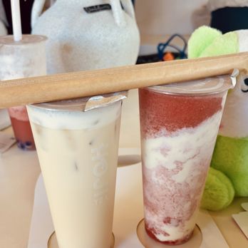 HOJI Tea Community - Taiwan Toffee Milk Tea and Fresh Strawberry Cloud - Bubble Tea Near Me - Pasadena, California
