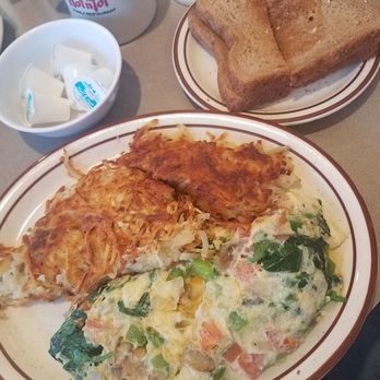 Hot N Tot - Veggie omelet with hash browns and wheat toast. Pretty good - American Near Me - Lomita, California