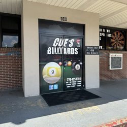 Cue's Billiards - Front door