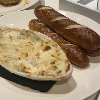 Harvest & Reel - Delicious artichoke dip with pretzel baguettes - American Near Me - St. Augustine, Florida