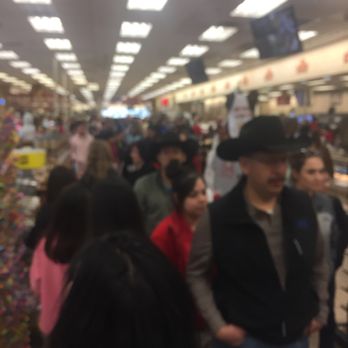 Buc-ee’s - Crazy busy!! - Convenience Stores Near Me - Luling, Texas Buc-ee’s - Crazy busy!! - Convenience Stores Near Me - Luling, Texas