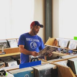 Vinyl Cup Records - "Oh Wow" face