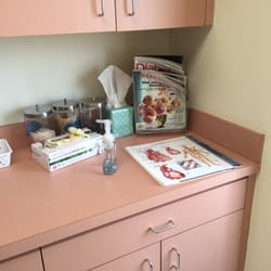 Andrea Gold Schein, MD - Typical Primary Care Physician room setup. Very clean.
