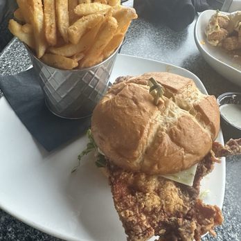 Lone Oak Grill - Fried Chicken Sandwich - Burgers Near Me - Eagan, Minnesota Lone Oak Grill - Fried Chicken Sandwich - Burgers Near Me - Eagan, Minnesota