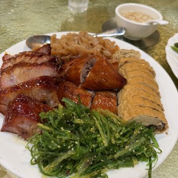 Ming Yuan Restaurant - House bbq combo (part of banquet menu) - Dim Sum Near Me - Daly City, California Ming Yuan Restaurant - House bbq combo (part of banquet menu) - Dim Sum Near Me - Daly City, California