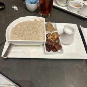 Serrano Vista Cafe - Steel cut oats with side fixin's-excellent start at Vista Cafe - Cafes Near Me - S Highland, California