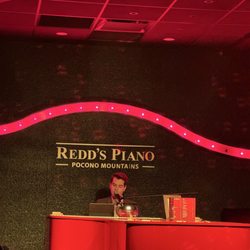 Redd's Piano Bar and Lounge - Piano player