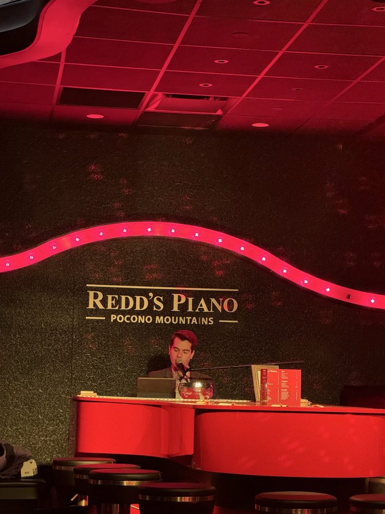 Redd's Piano Bar and Lounge Logo