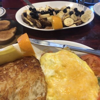 Vanta Cafe - Veggie omelette with hash browns and blueberry French toast in background - Breakfast & Brunch Near Me - Wailuku, Hawaii Vanta Cafe - Veggie omelette with hash browns and blueberry French toast in background - Breakfast & Brunch Near Me - Wailuku, Hawaii
