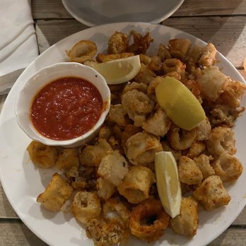Il Porto - Hugh plate of Fried Calamari - Pizza Near Me - Brooklyn, New York Il Porto - Hugh plate of Fried Calamari - Pizza Near Me - Brooklyn, New York