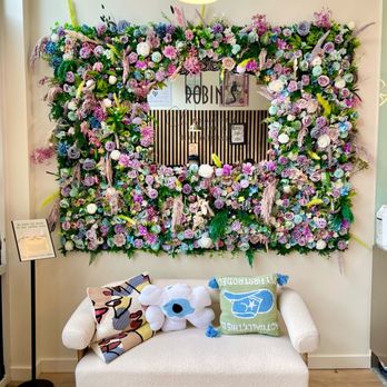 Robins Creamery - Cute decoration by entrance - Ice Cream & Frozen Yogurt Near Me - Nanuet, New York Robins Creamery - Cute decoration by entrance - Ice Cream & Frozen Yogurt Near Me - Nanuet, New York