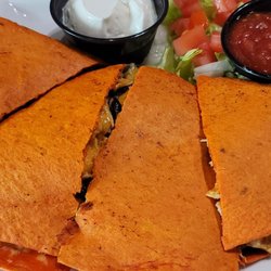 Gus' Bar & Grill - Chicken quesadilla