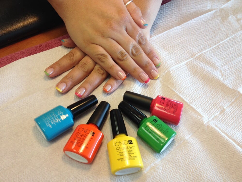 Visions Hair and Nail Salon Logo