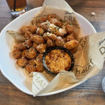 Yuengling - Cheese curds - Breweries Near Me - Tampa, Florida