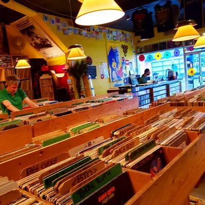 LA FIN DU VINYLE/DEATH OF VINYL by null