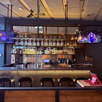 Tamalpie Pizzeria - Full bar with big screens! - Pizza Near Me - Mill Valley, California Tamalpie Pizzeria - Full bar with big screens! - Pizza Near Me - Mill Valley, California