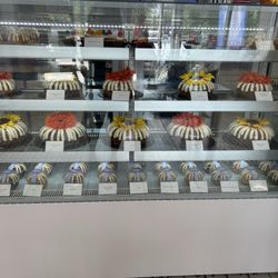 Store cake case