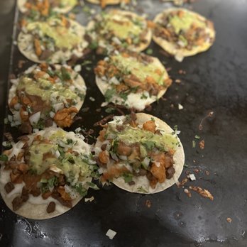 Manny’s tacos - a tray of tacoss - Food Trucks Near Me